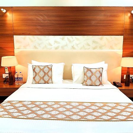 Hotel When In Gurgaon - Opposite To Artemis Hospital المظهر الخارجي الصورة