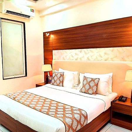 Hotel When In Gurgaon - Opposite To Artemis Hospital المظهر الخارجي الصورة
