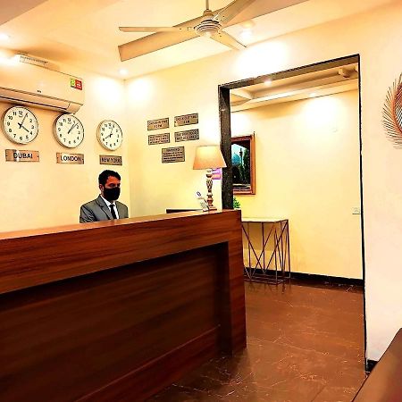 Hotel When In Gurgaon - Opposite To Artemis Hospital المظهر الخارجي الصورة