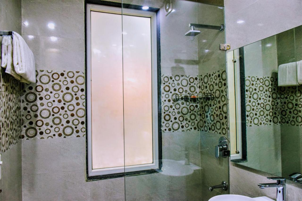Hotel When In Gurgaon - Opposite To Artemis Hospital المظهر الخارجي الصورة