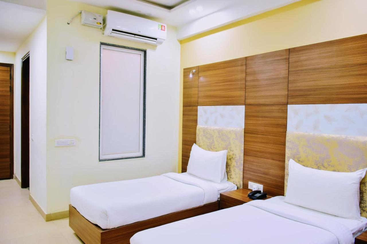 Hotel When In Gurgaon - Opposite To Artemis Hospital المظهر الخارجي الصورة