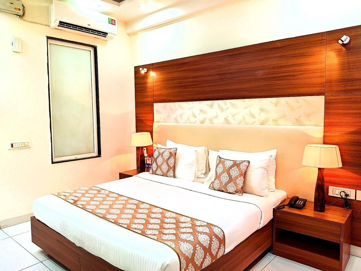 Hotel When In Gurgaon - Opposite To Artemis Hospital المظهر الخارجي الصورة